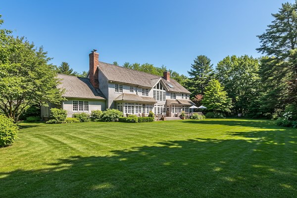 Image of a beautiful house with a large front lawn